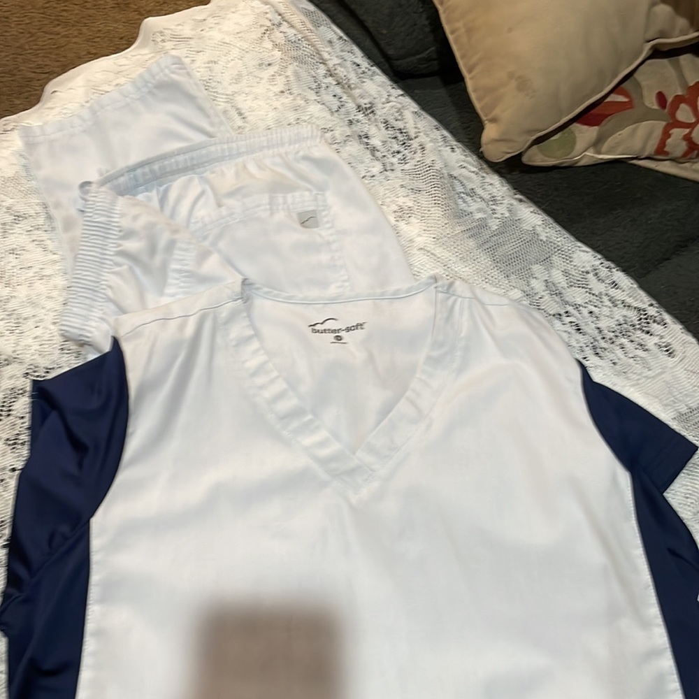 Cloud blue scrub set 2X too and XLP bottoms.